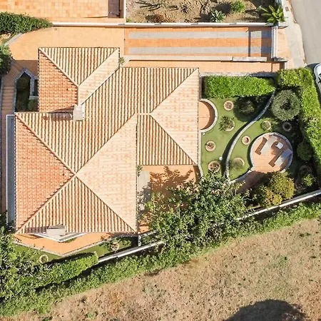 Sarnella, Villa