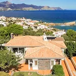 Sarnella, Villa *