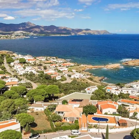 Sarnella, Villa