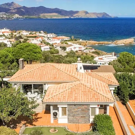 Sarnella, Villa *