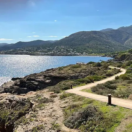 Sarnella, Βίλα El Port De La Selva