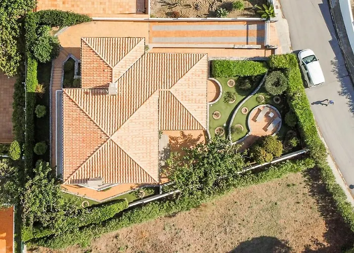 Sarnella, Villa