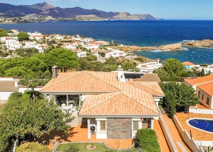 Sarnella, Villa *